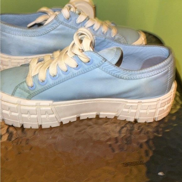 Good condition missing soles - Picture 2 of 3